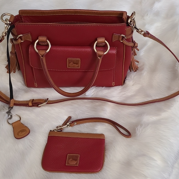 Dooney and Bourke Red bag. - Picture 4 of 8